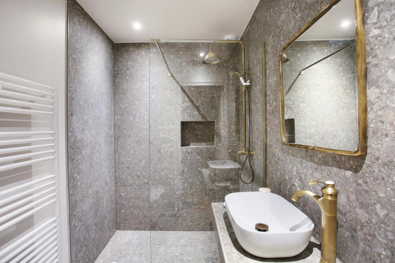 Residence In The Center Of Paris By Studio Prestige Экстерьер фото